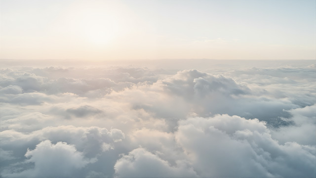 云海千层日光晕染的盛景